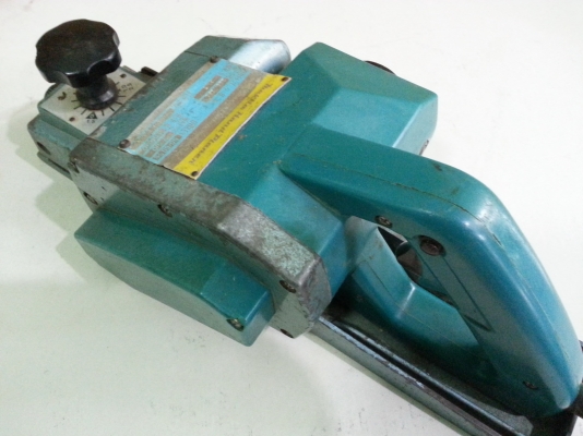 กบไฟฟ้ายี่ห้อ makita รุ่น 1100 ขนาด3 นิ้ว สภาพพร้อมใช้งานครับ