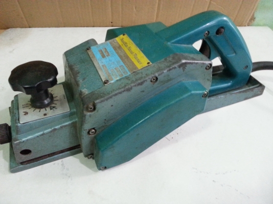 กบไฟฟ้ายี่ห้อ makita รุ่น 1100 ขนาด3 นิ้ว สภาพพร้อมใช้งานครับ