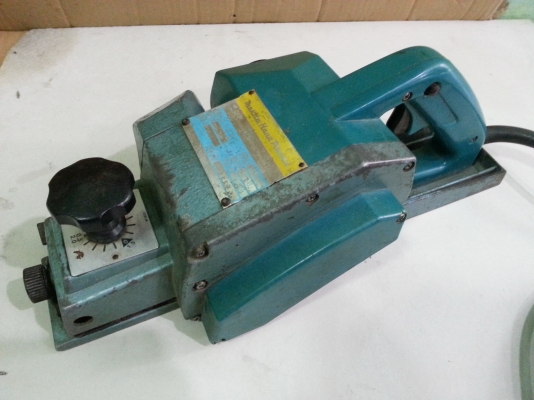 กบไฟฟ้ายี่ห้อ makita รุ่น 1100 ขนาด3 นิ้ว สภาพพร้อมใช้งานครับ