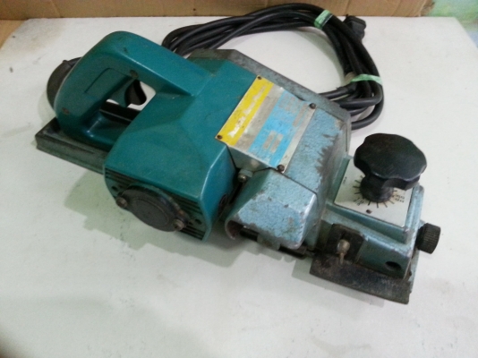 กบไฟฟ้ายี่ห้อ makita รุ่น 1100 ขนาด3 นิ้ว สภาพพร้อมใช้งานครับ