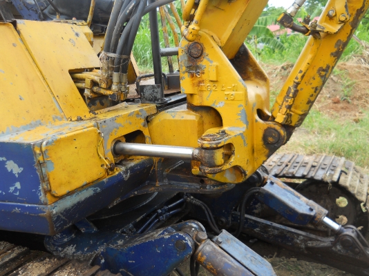 ขายแบ็คโฮKOMATSU PC40-3พร้อมใช้ปั๊มแรงทำงานทั้งวันไม่มีโหลด