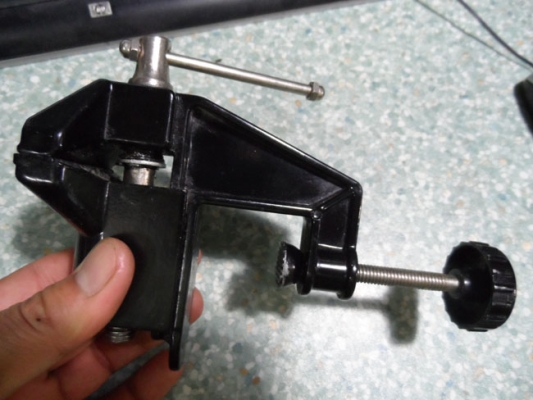 ปากกาจับขอบโต๊ะงานช่าง