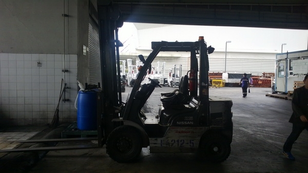 รถยกนิสสัน 2.5 ตัน เสาสูง 4 เมตร เครื่องดีเซล เกียร์ออโต้ รถยกนิสสัน 2.5 ตัน เสาสูง 4 เมตร เครื่องดีเซล เกียร์ออโต้