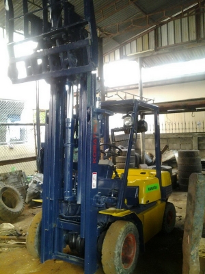 ขายถูกๆ รถยกโคมัสสึ รุ่น 11 น้ำหนักยก 2.5 ตัน เสาสูง 4.5 เมตร เครื่องดีเซล งาเทได้