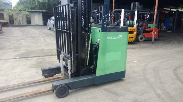 รถยกไฟฟ้าโตโยต้ารุ่น 7 น้ำหนักยก 2 ตัน เสาสูง 7 เมตร มีให้เลือกหลายคัน