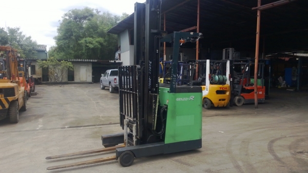 รถยกไฟฟ้าโตโยต้ารุ่น 7 น้ำหนักยก 2 ตัน เสาสูง 7 เมตร มีให้เลือกหลายคัน