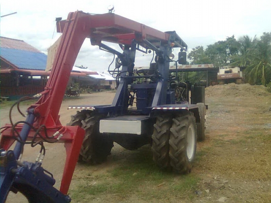 ขายรถคีบอ้อยคีบหลัง แบบ 6 ล้อ