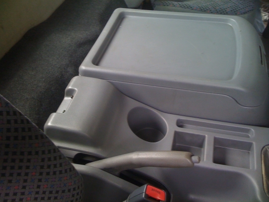 ขายหกล้อ FUSO 6 ล้อ ช่วงยาว 6M. พร้อมกระบะคาร์โก้ FUSO ตัวใหม่ล่าสุด หัวเก๋งก้วาง เครื่องคอมมอนเรล 210 แรง ตัวใหม่ เทอร์โบ อินเตอร์คลูเลอร์ มี AIRBAG เบรคลม ABS แอร์ วิทยุครบ สภาพ 90 \% เรือนไมล์ดิจิตอน LED จอสี หัวเก๋งนิ่ม ช่วงล่างเสริมแหนบแล้วทั้งคัน ยาง