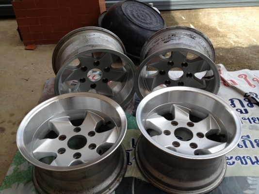 ขายล้อ Enkei ขอบ 15x8.5 ออฟ-20 6/139.7 ลายบิด ออฟลึกๆ ครับ ขายล้อ Enkei ขอบ 15x8.5 ออฟ-20 6/139.7 ลายบิด ออฟลึกๆ ครับ