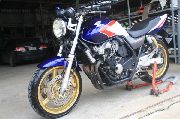 ขาย CB 400 เทค 1สรรพสามิตแท้ เครื่องดี   สีสวย แห้งๆ ปลายโยชิ เสียงมัน 93000