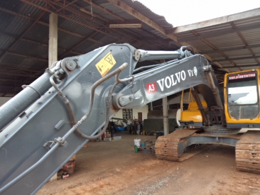 ขายรถแบ็คโฮ VOLVO-200 สภาพเดิมสวยๆ ราคาถูกๆ พร้อมใช้งานคับ