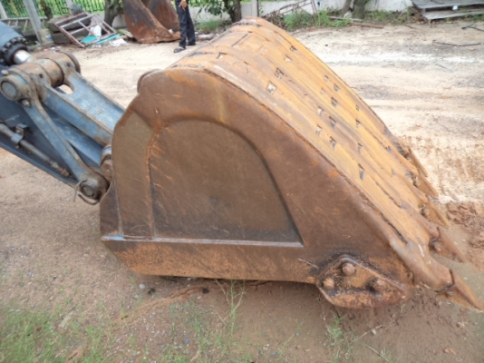 ขายรถแบ็คโฮ VOLVO-200 สภาพเดิมสวยๆ ราคาถูกๆ พร้อมใช้งานคับ