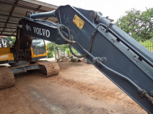 ขายรถแบ็คโฮ VOLVO-200 สภาพเดิมสวยๆ ราคาถูกๆ พร้อมใช้งานคับ