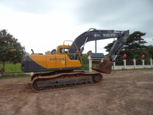 ขายรถแบ็คโฮ VOLVO-200 สภาพเดิมสวยๆ ราคาถูกๆ พร้อมใช้งานคับ