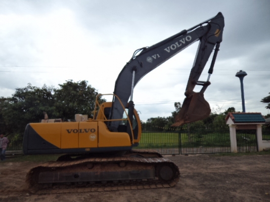 ขายรถแบ็คโฮ VOLVO-200 สภาพเดิมสวยๆ ราคาถูกๆ พร้อมใช้งานคับ