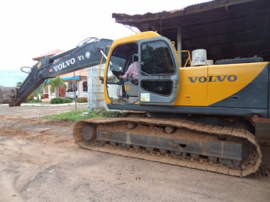 ขายรถแบ็คโฮ VOLVO-200 สภาพเดิมสวยๆ ราคาถูกๆ พร้อมใช้งานคับ