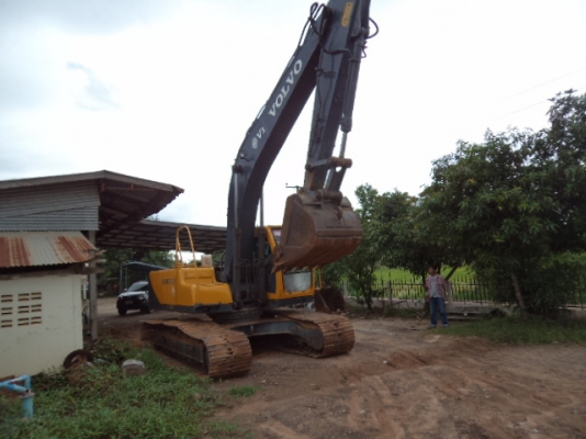 ขายรถแบ็คโฮ VOLVO-200 สภาพเดิมสวยๆ ราคาถูกๆ พร้อมใช้งานคับ