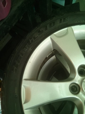 ขายแม็คเดิมพร้อมยาง Mazda 3 สภาพดี ยางยังนิ่ม ถอดเก็บไว้ไม่ได้ใช้