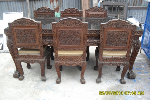 โต๊ะกินข้าวเเกะลายชุดใหญ่งานเก่า