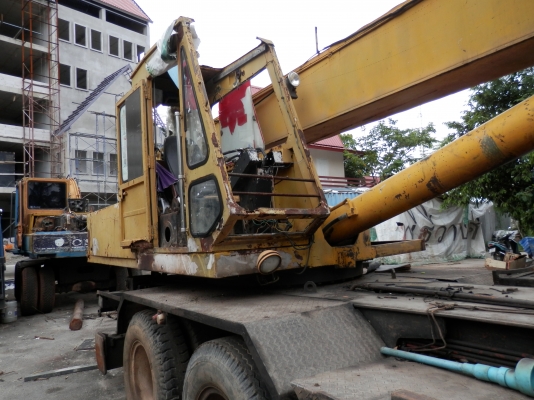 รถเครน TANADO TL20L เครื่องยนตร์ NISSANมีทะเบียนรถทำงานอยู่