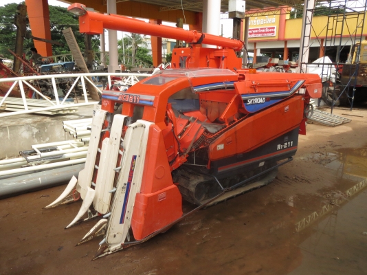 รถเกี่ยวข้าว KUBOTA 21แรง  ประหยัดค่าแรงงาน