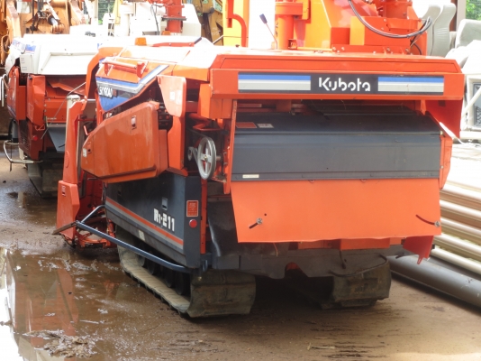 รถเกี่ยวข้าว KUBOTA 21แรง  ประหยัดค่าแรงงาน