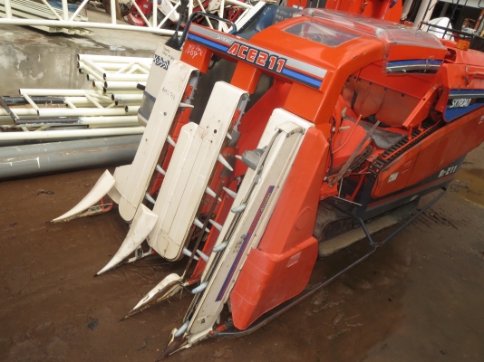 รถเกี่ยวข้าว KUBOTA 21แรง  ประหยัดค่าแรงงาน