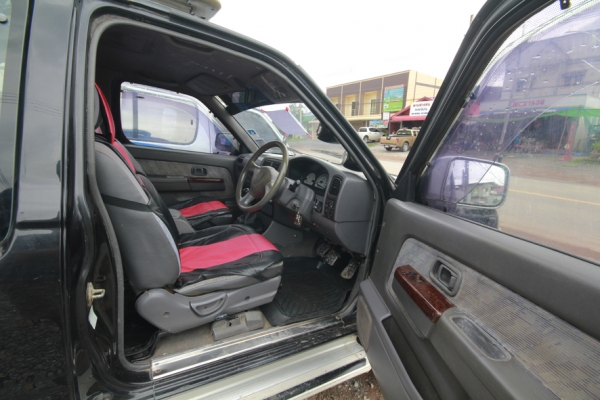 ลดราคาครับ ขาย NISSAN FRONTIER TD 27 TURBO  4WD