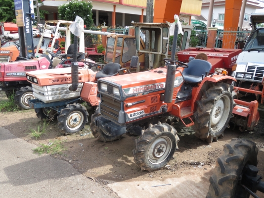 รถไถนานั่งขับ รถนำเข้าจากญี่ปุ่น 14, 22, 35, 45แรง มีหลายคันค่ะ