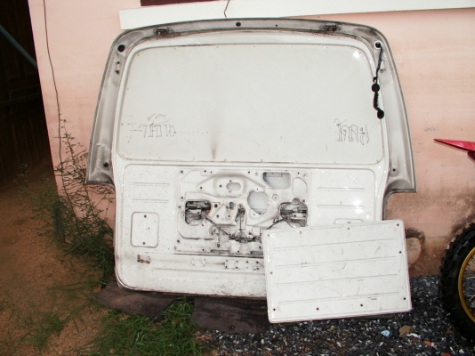 ฝาท้ายรถตู้หัวจรวด