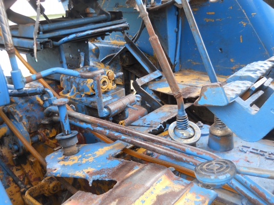 ขายรถไถฟอร์ด6610แท้อุปกรณ์ครบสภาพพร้อมใช้ราคาต่อรองได้รถอยู่ปากช่อง