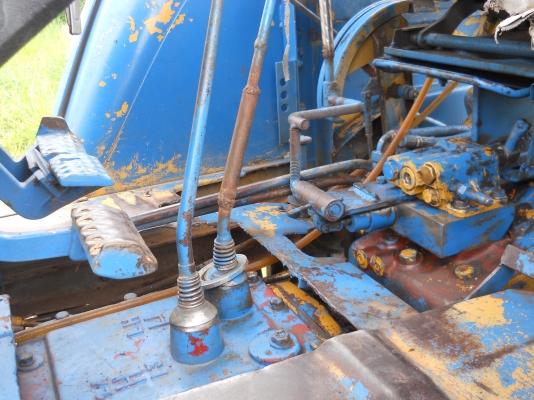 ขายรถไถฟอร์ด6610แท้อุปกรณ์ครบสภาพพร้อมใช้ราคาต่อรองได้รถอยู่ปากช่อง