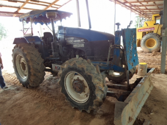 ขายรถไถฟอร์ดTS90 2เพลาเกียรกลาง เสี่ยขวัญชัย จ.ร้อยเอ็ด มัดจำ45000บาทแล้วคับ