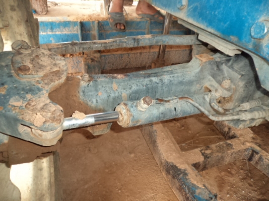 ขายรถไถฟอร์ดTS90 2เพลาเกียรกลาง เสี่ยขวัญชัย จ.ร้อยเอ็ด มัดจำ45000บาทแล้วคับ