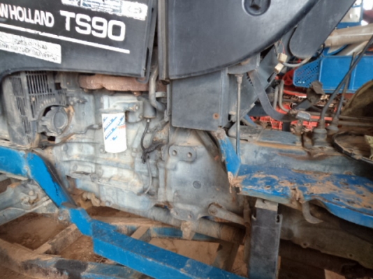 ขายรถไถฟอร์ดTS90 2เพลาเกียรกลาง เสี่ยขวัญชัย จ.ร้อยเอ็ด มัดจำ45000บาทแล้วคับ