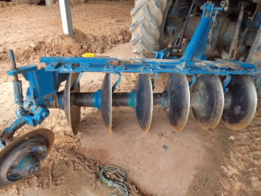 ขายรถไถฟอร์ดTS90 2เพลาเกียรกลาง เสี่ยขวัญชัย จ.ร้อยเอ็ด มัดจำ45000บาทแล้วคับ