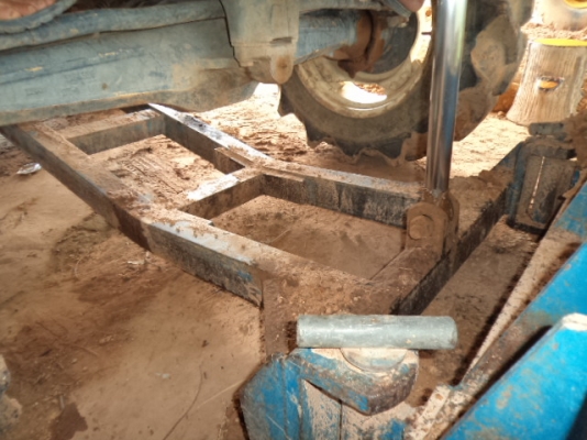 ขายรถไถฟอร์ดTS90 2เพลาเกียรกลาง เสี่ยขวัญชัย จ.ร้อยเอ็ด มัดจำ45000บาทแล้วคับ