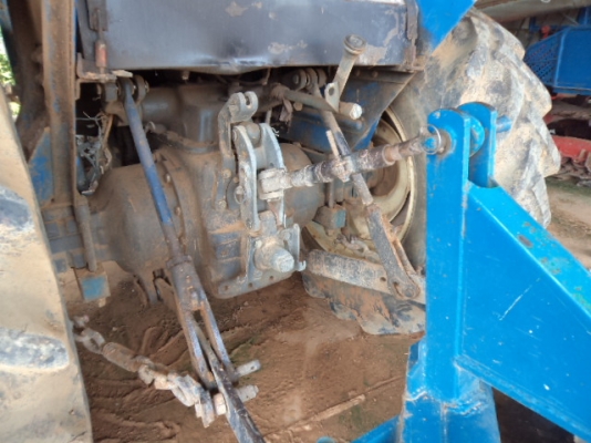 ขายรถไถฟอร์ดTS90 2เพลาเกียรกลาง เสี่ยขวัญชัย จ.ร้อยเอ็ด มัดจำ45000บาทแล้วคับ