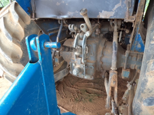 ขายรถไถฟอร์ดTS90 2เพลาเกียรกลาง เสี่ยขวัญชัย จ.ร้อยเอ็ด มัดจำ45000บาทแล้วคับ