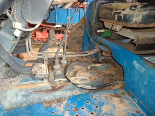 ขายรถไถฟอร์ดTS90 2เพลาเกียรกลาง เสี่ยขวัญชัย จ.ร้อยเอ็ด มัดจำ45000บาทแล้วคับ