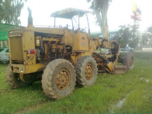 ขายรถเกรดKOMATSU GD600R สภาพสวยพร้อมใช้ ติดต่อได้ที่คุณอ๊อฟ พิจิตร 086-737-9991