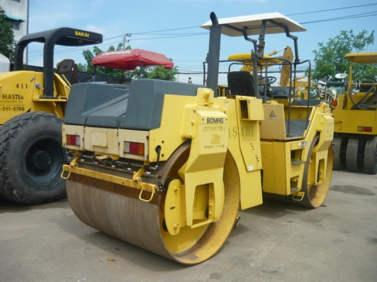 รถบด 7 ตัน Bomag BW144AD-2-21085 รถเก่านอกนำเข้าจากญี่ปุ่น สภาพเนี๊ยบไม่มีที่ติ ตรวจเช็คระบบให้ทุ้งคันพร้อมลุยงาน
