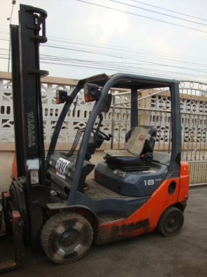 ขายรถโฟล์คลิฟท์  TOYOTA  8FD18  (รถนำเข้า  พร้อมใช้งาน) เครื่องยนต์ดีเซล  เกียร์ออโตเมติค  เสาสูง  4  เมตร