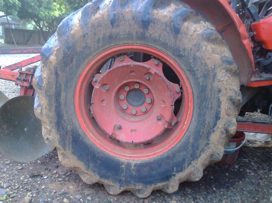 ขายด่วน!..รถไถ KUBOTA M9504 ใหม่ มีใบดันหน้า และ ผาน 4 อย่างดี. พร้อมแล้วสำหรับการลุยงาน!