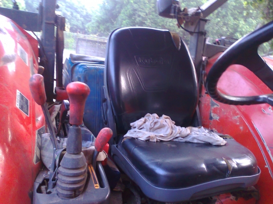 ขายด่วน!..รถไถ KUBOTA M9504 ใหม่ มีใบดันหน้า และ ผาน 4 อย่างดี. พร้อมแล้วสำหรับการลุยงาน!