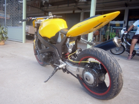 ขายคาวาซากิ 400 ครับ แต่งไฟเบ้อใหม่ครับ