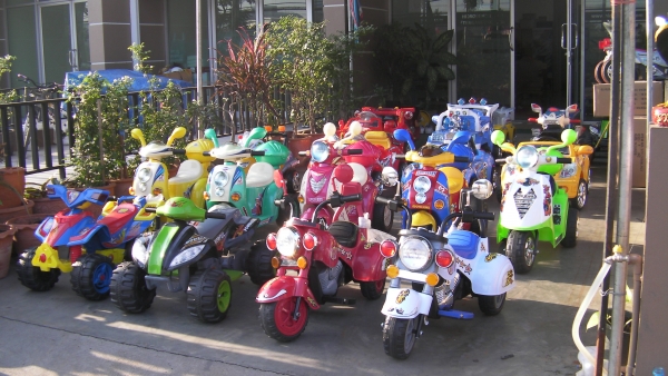 รถเด็กเล่นไฟฟ้า รถมอไซด์เครื่องยนต์ขนาดเล็ก