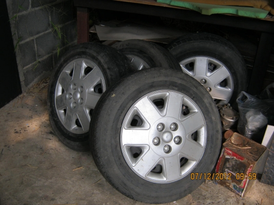 ขายล้อเหล็ก วีออส ขอบ14 5รู พร้อมยาง 2000บาท