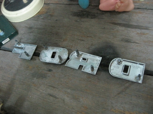 ขายโลโก F O R D (แท้ติดรถ) ขายโลโก F O R D (แท้ติดรถ)