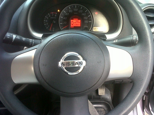 ขายรถนิสสันมาร์สตัวท๊อปสุดVLครับ กดบุ้มสตาด  สีสวยบางเดิมครับ